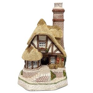 David Winter-Audrey’s Tea Room Collectible Charming Cottage Figurine Tan EUC
